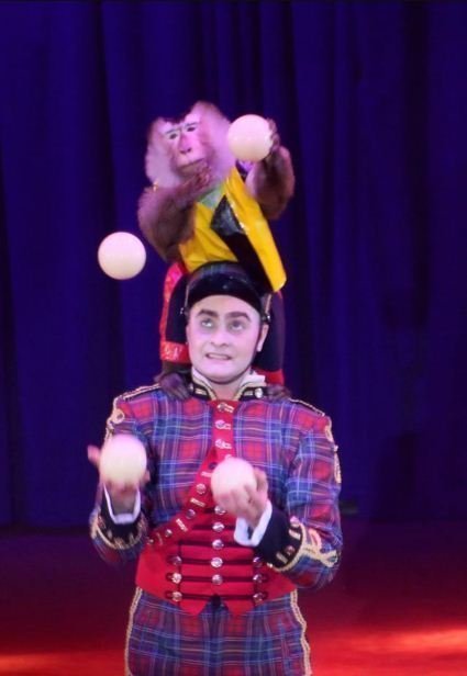 Комичный жонглёр с обезьянкой на свадьбу от Show Obertaeva 1