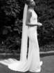 Струящиеся стильное свадебное платье без декора 3465. Силуэт Рыбка. Цвет Белый / Молочный. Вид 1