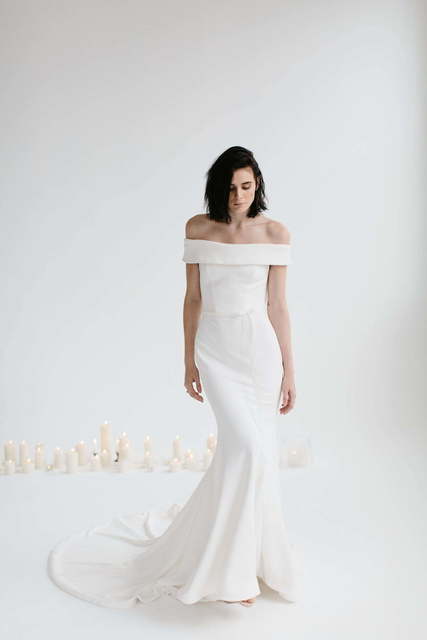 Стильное свадебное платье с открытой спиной и вырезом 7963. Силуэт Рыбка. Цвет Белый / Молочный. Вид 1