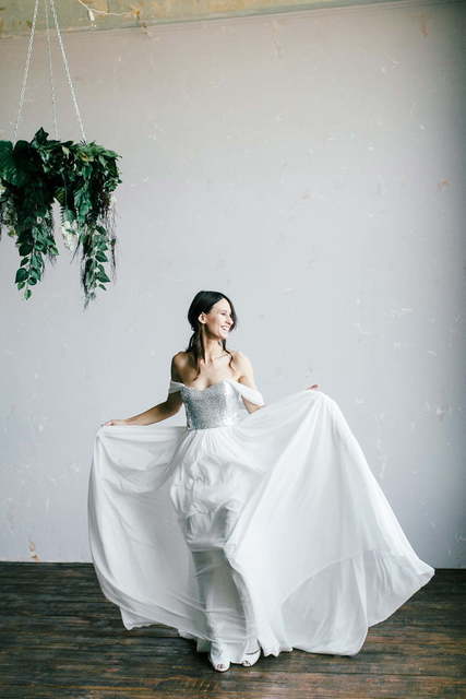Свадебное платье Ariella. Силуэт А-силуэт. Цвет Белый / Молочный, Пепельный / Металлик. Вид 1