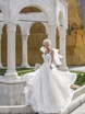 Свадебное платье Confident Hibiscus. Силуэт А-силуэт. Цвет Белый / Молочный. Вид 1