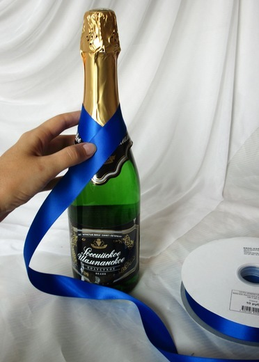 Зачем украшать шампанское на свадьбу?