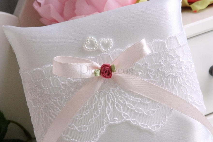 Подушка Белоснежка с розочкой от  2