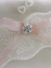 Подушечка С нежно розовым бантом от  2