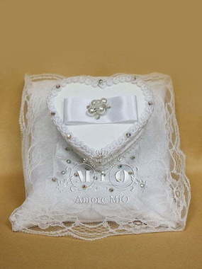 Подушка-шкатулка для колец Сердце от Свадебный салон Amore Mio 1