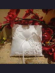 Подушечка 576 от Свадебный салон Этна 1