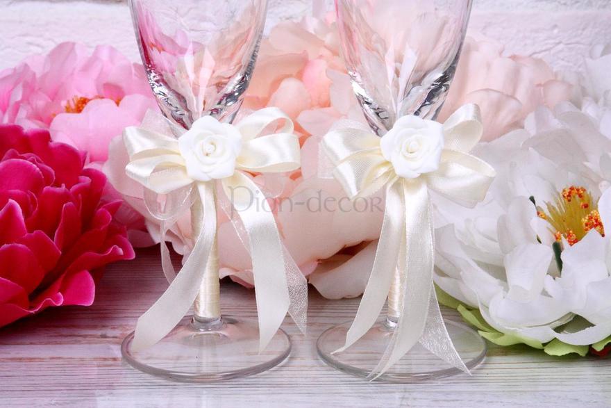 Свадебные бокалы в оформлении айвори от  2