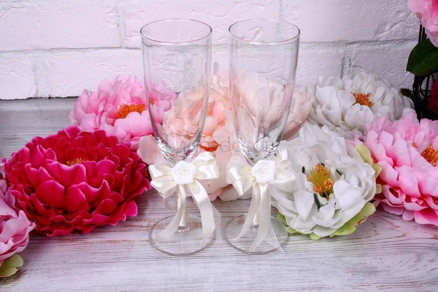 Свадебные бокалы в оформлении айвори от  3