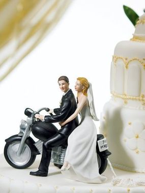 Фигурка на торт На мотоцикле от Свадебный салон Amore Mio 1
