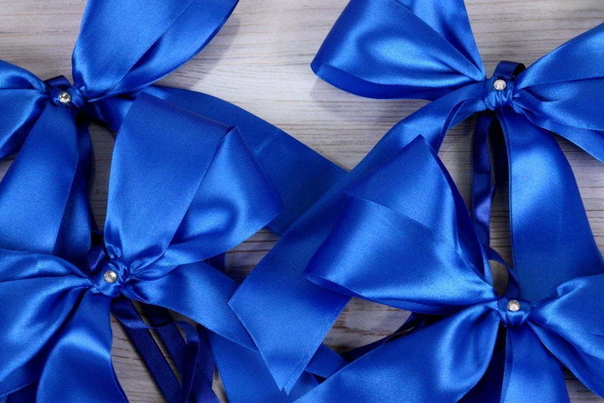 Синие банты на авто от  3