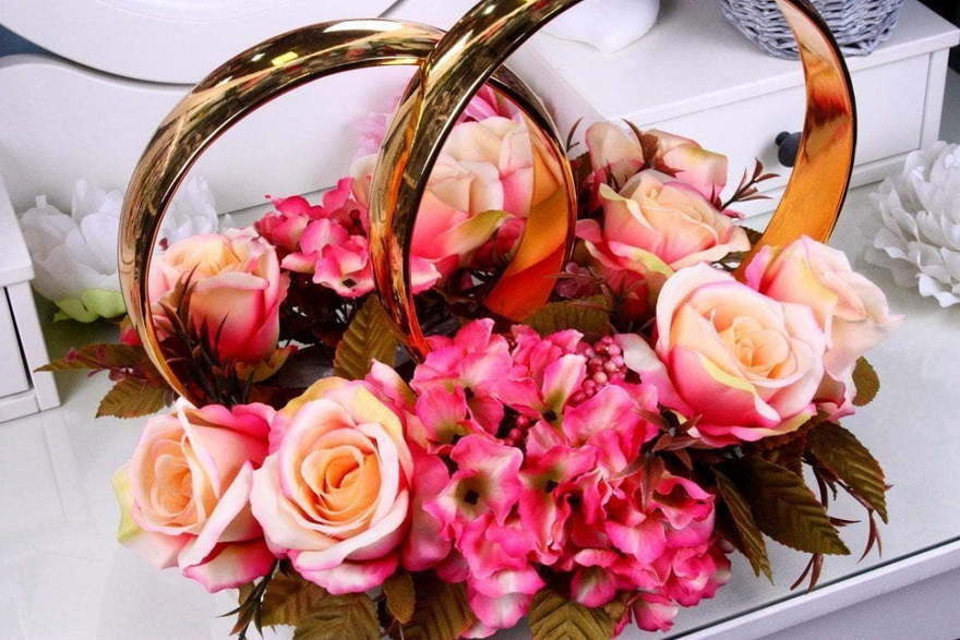 Композция Розы и гортензия кремово-розовые на авто от  2