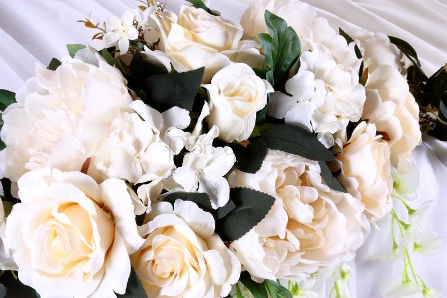 Цветы на стол жениха и невесты Айвори от  8