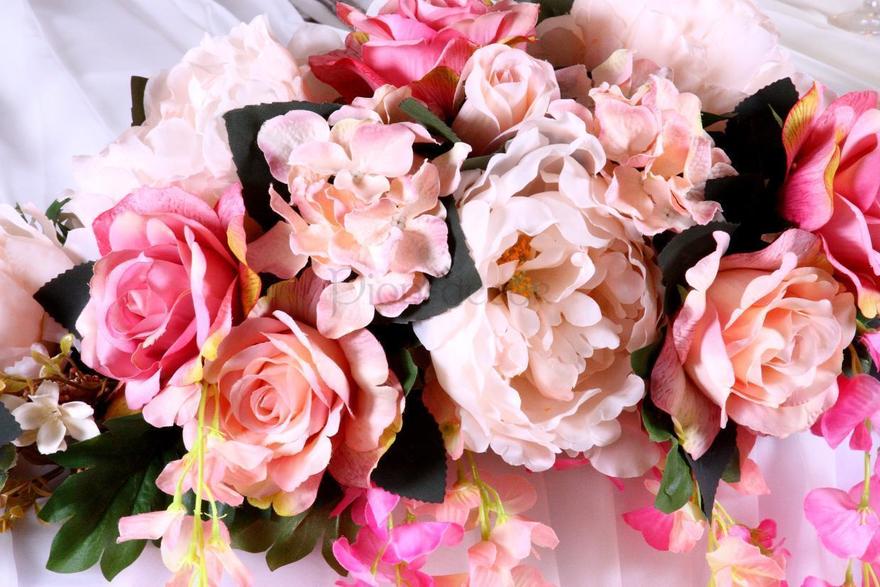 Композиция Пепельная роза и пионы из искусственных цветов на президиум от  5