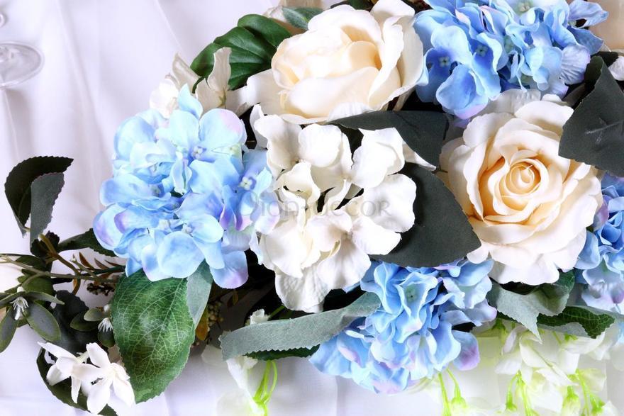 Композиция на стол жениха и невесты Роза и голубая гортензия от  5