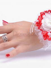 Красный браслет для подружки от  1