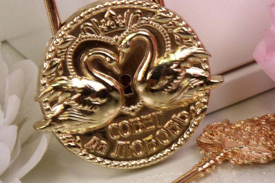 Замок Золотые лебеди от  3