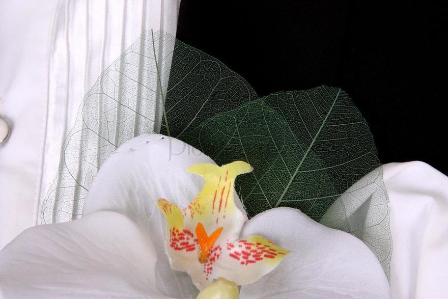 Бутоньерка Орхидея фаленопсис от  3