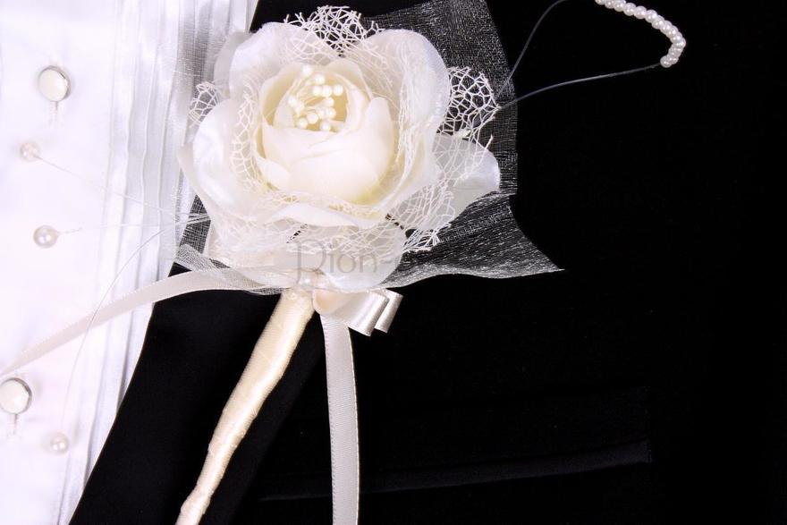 Бутоньерка для жениха Айвори от  2