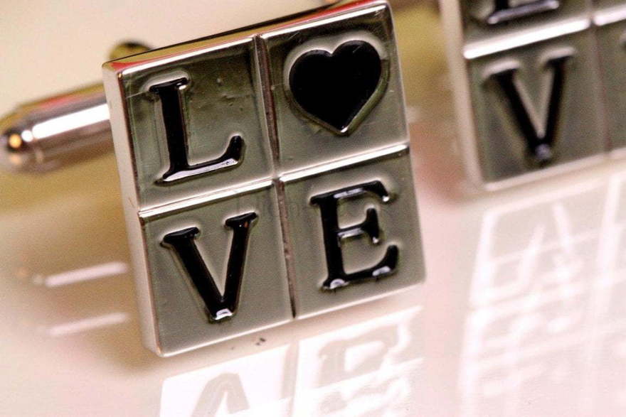 Запонки Love от  3