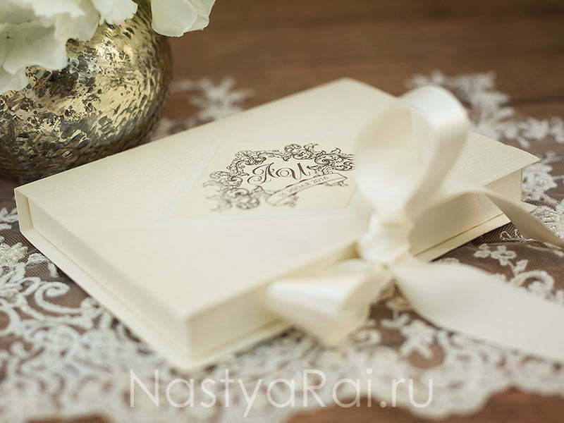 Открытка Кремовое приглашение-шкатулка от  7