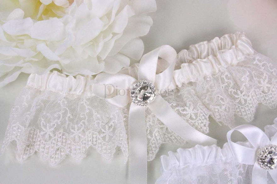 Подвязка с камнем от  3