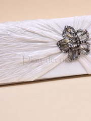 Клатч Цветочке на атласе от  1