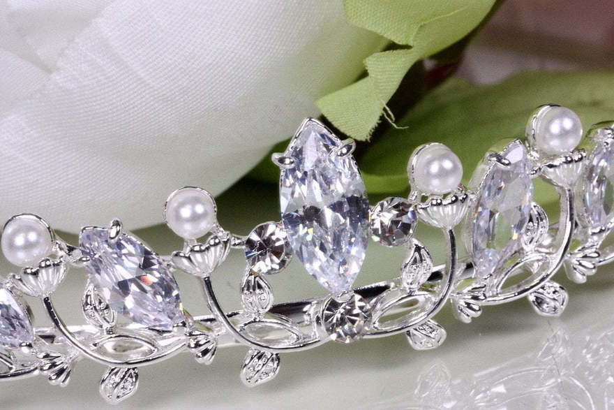 Диадема с цирконами и жемчужинами Magic от  2