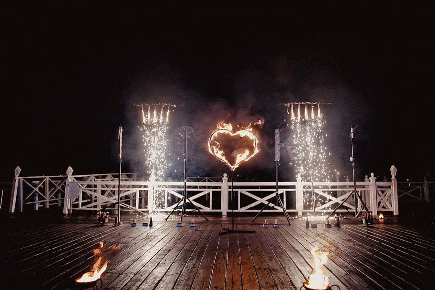 Комплект пиротехнических фонтанов, вертушек, букв и фигур на свадьбу от Aurum show 3