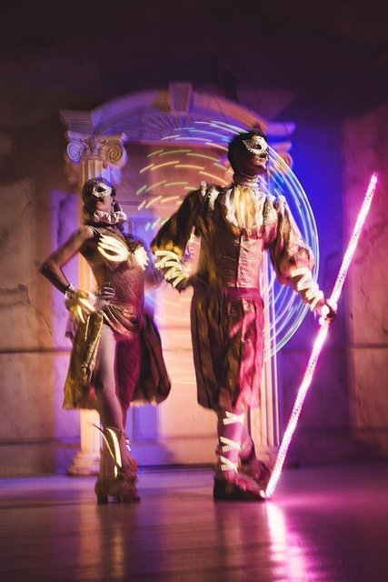 Световое шоу Арлекины на свадьбу от Aurum show 5