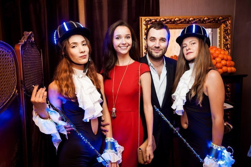 Артисты на встречу гостей на свадьбу от Show Obertaeva 3