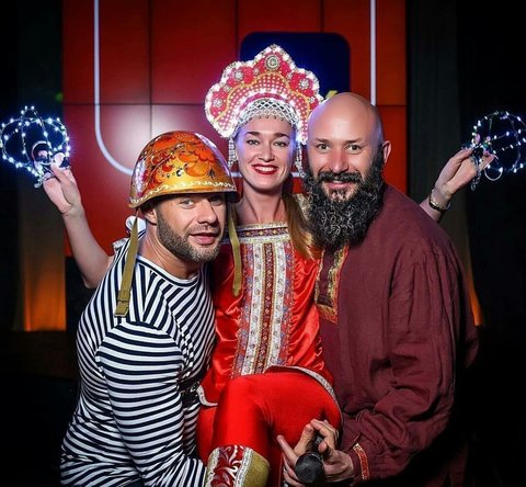 Артисты на встречу гостей на свадьбу от Show Obertaeva 6