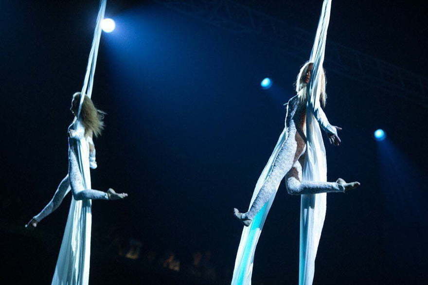 Воздушные гимнастки на свадьбу от Show Obertaeva 2