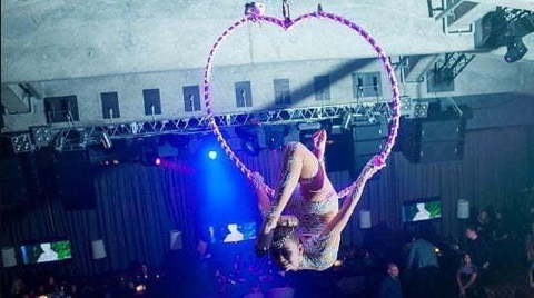Воздушные гимнастки на свадьбу от Show Obertaeva 3