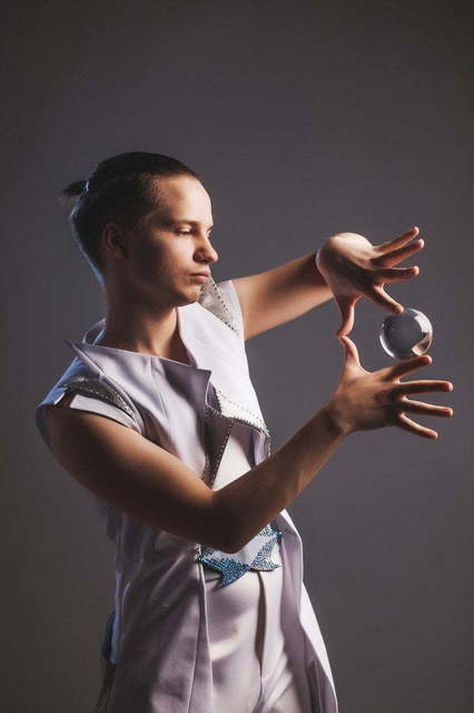 Контактное жонглирование на свадьбу от Aurum show 3