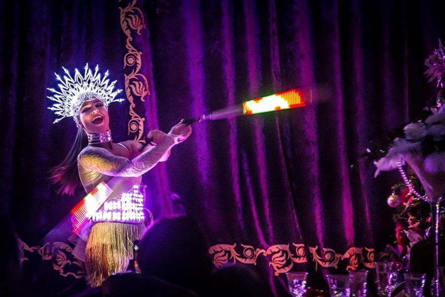 Световое шоу Гэтсби на свадьбу от Show Obertaeva 4