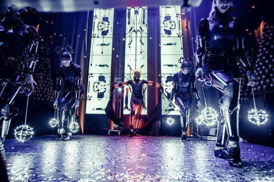 Световое шоу Гравитация на свадьбу от Show Obertaeva 4