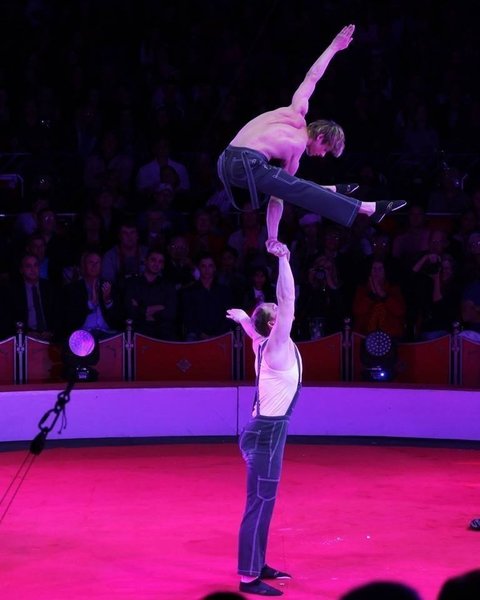 Акробатическая пара Щербак и Попов на свадьбу от Show Obertaeva 4
