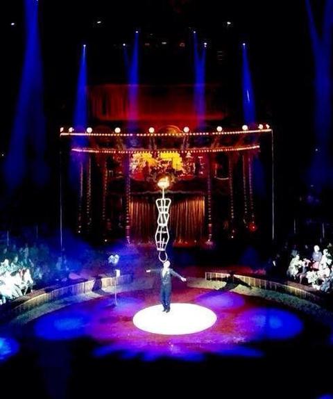 Жонглер на свадьбу от Show Obertaeva 3