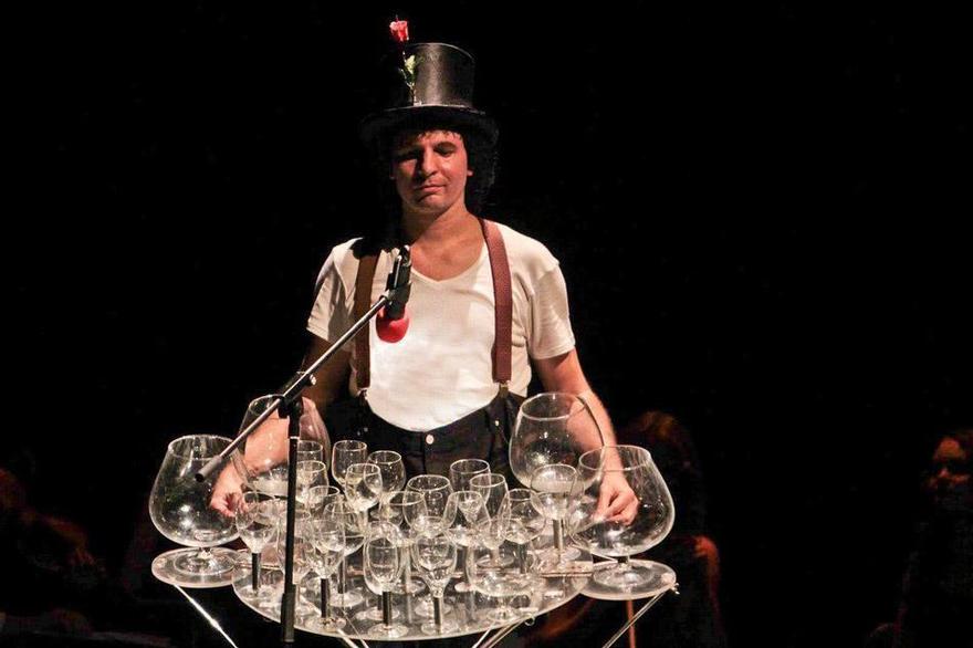 Сomic juggler, musician, aerial silk на свадьбу от Show Obertaeva 2