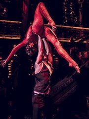 Акробатический дуэт на свадьбу от Show Obertaeva 2