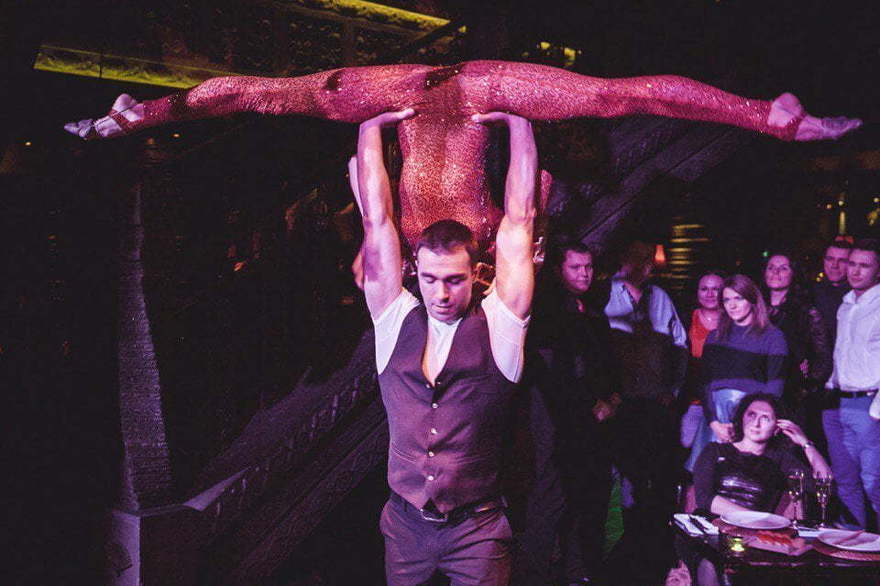 Акробатический дуэт на свадьбу от Show Obertaeva 3