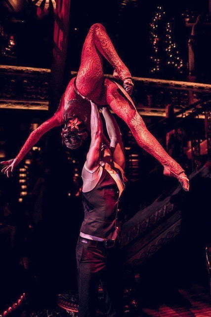 Акробатический дуэт на свадьбу от Show Obertaeva 7