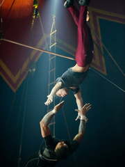 Flying trapeze Heroes на свадьбу от Show Obertaeva 2