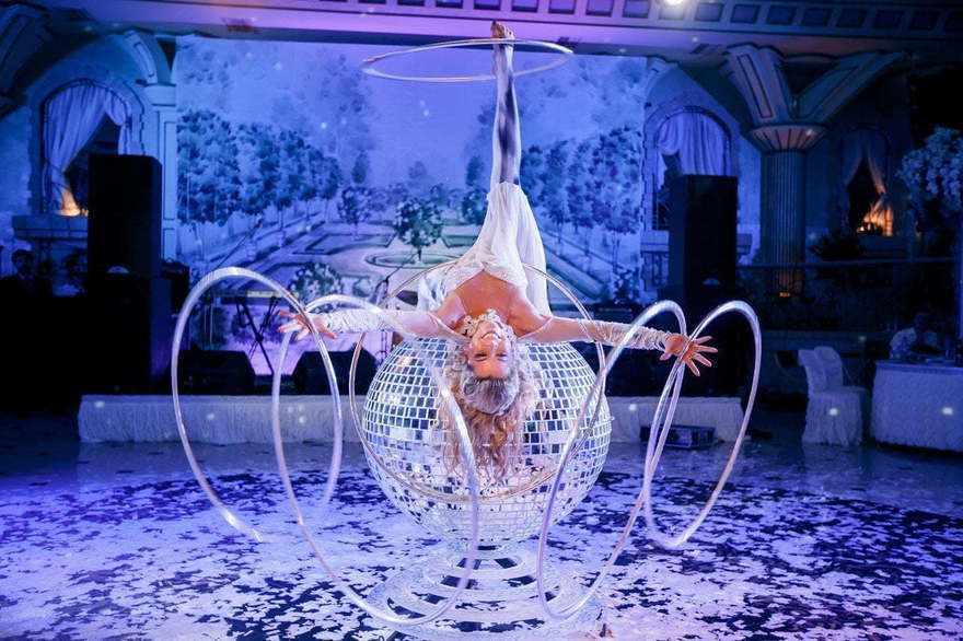 Оригинальный номер Девушка на шаре на свадьбу от Show Obertaeva 3