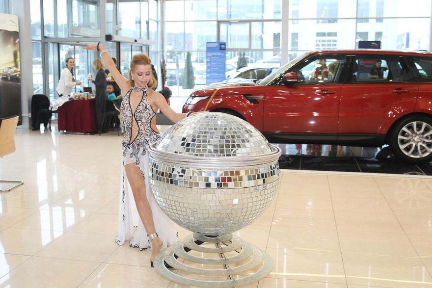 Оригинальный номер Девушка на шаре на свадьбу от Show Obertaeva 4