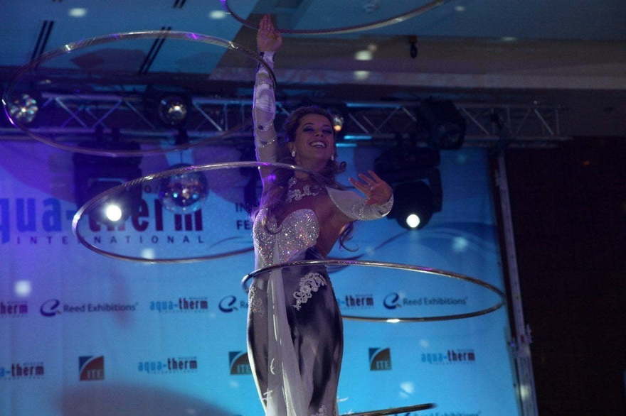 Оригинальный номер Девушка на шаре на свадьбу от Show Obertaeva 5