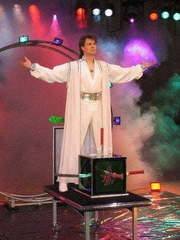 Иллюзионист Анатолий Неметов на свадьбу от Show Obertaeva 1