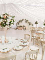 Столы и стулья гостей / Банкет в Классика от Студия свадебного декора Мармелад 1