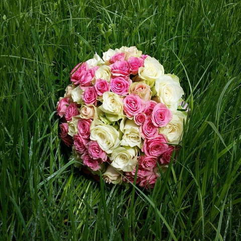 Монобукет из одного вида цветов, Классический круглый name от Студия свадеб Дуэт 4