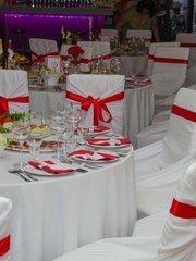 Столы и стулья гостей / Банкет в Классика от Свадебное декорирование Daydream 2
